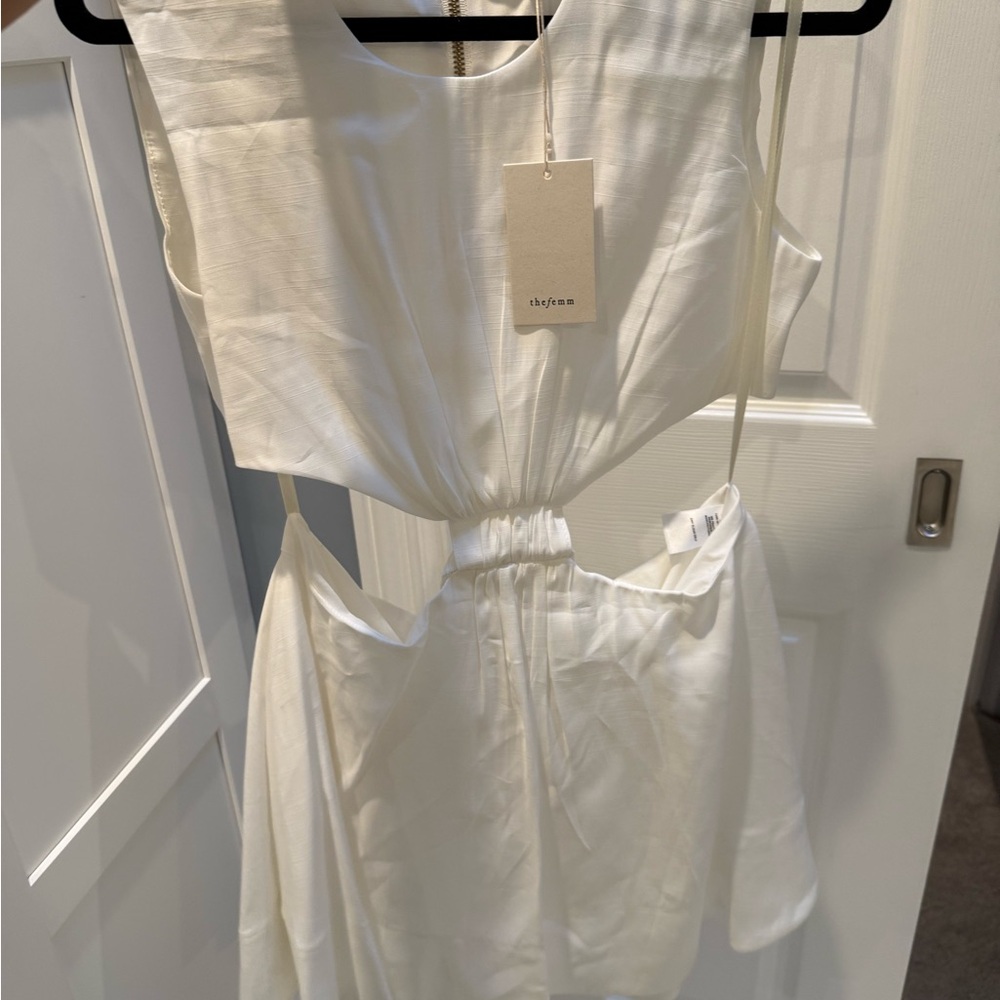 Chic White Sleeveless Dress